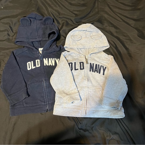 2 USED 6-12 MONTHS OLD NAVY TODDLER BOY ZIP UP SWEATER HOODIES - Picture 1 of 3